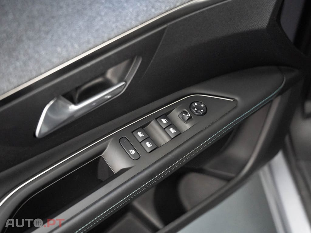 Peugeot 3008 1.6 Hybrid Active Pack e-EAT8