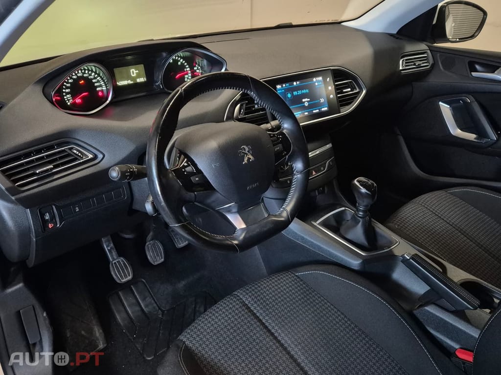 Peugeot 308 1.5 BlueHDI Business Line