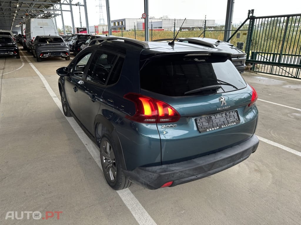 Peugeot 2008 1.2 PureTech Signature EAT6