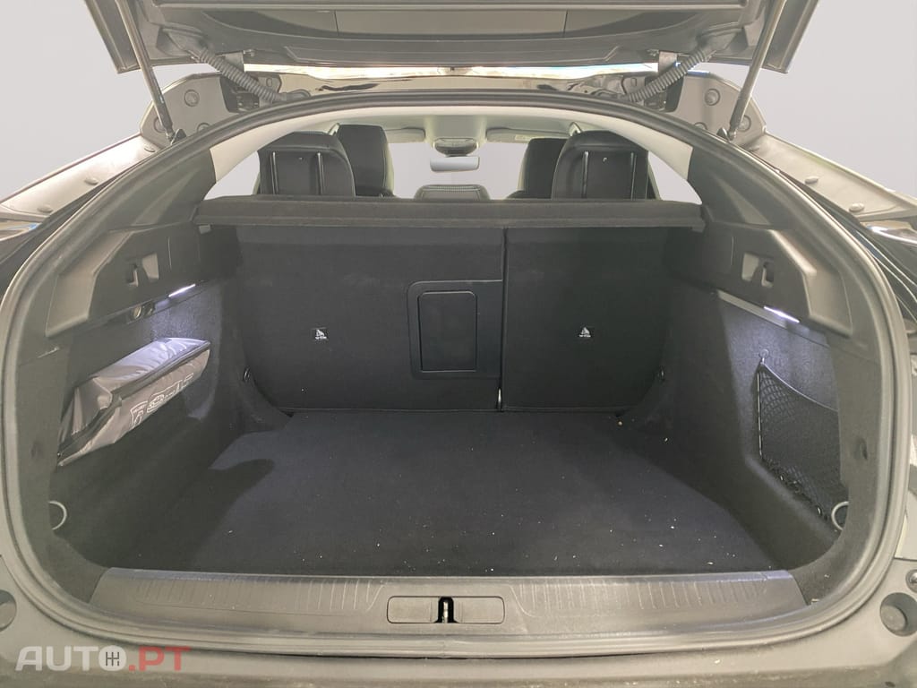 Peugeot 408 1.2 Hybrid Allure e-DCS6