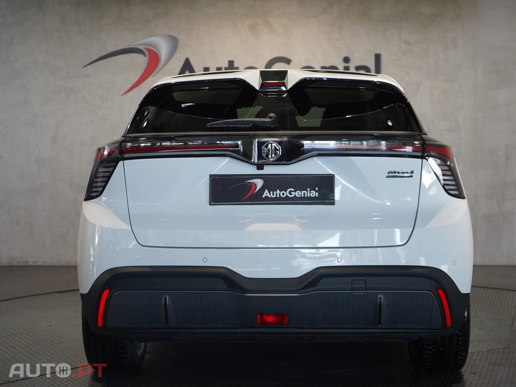 MG MG4 64 kWh Luxury