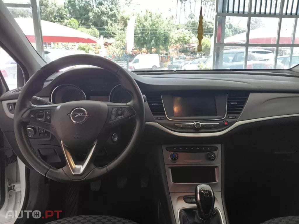Opel Astra Sports Tourer 1.2 Turbo Business Edition