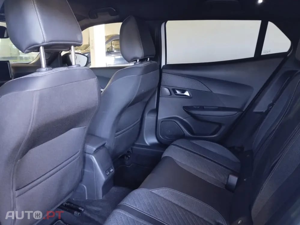 Peugeot E-2008 50 kWh Allure