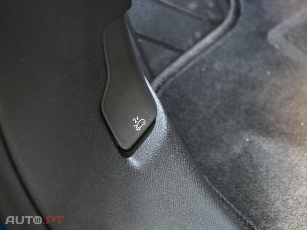 Peugeot 3008 1.2 Hybrid Allure e-DCS6