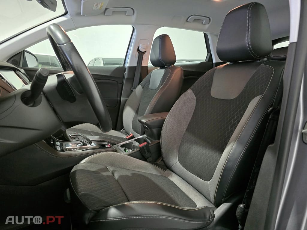 Opel Grandland (X) 1.6 T PHEV Design & Tech