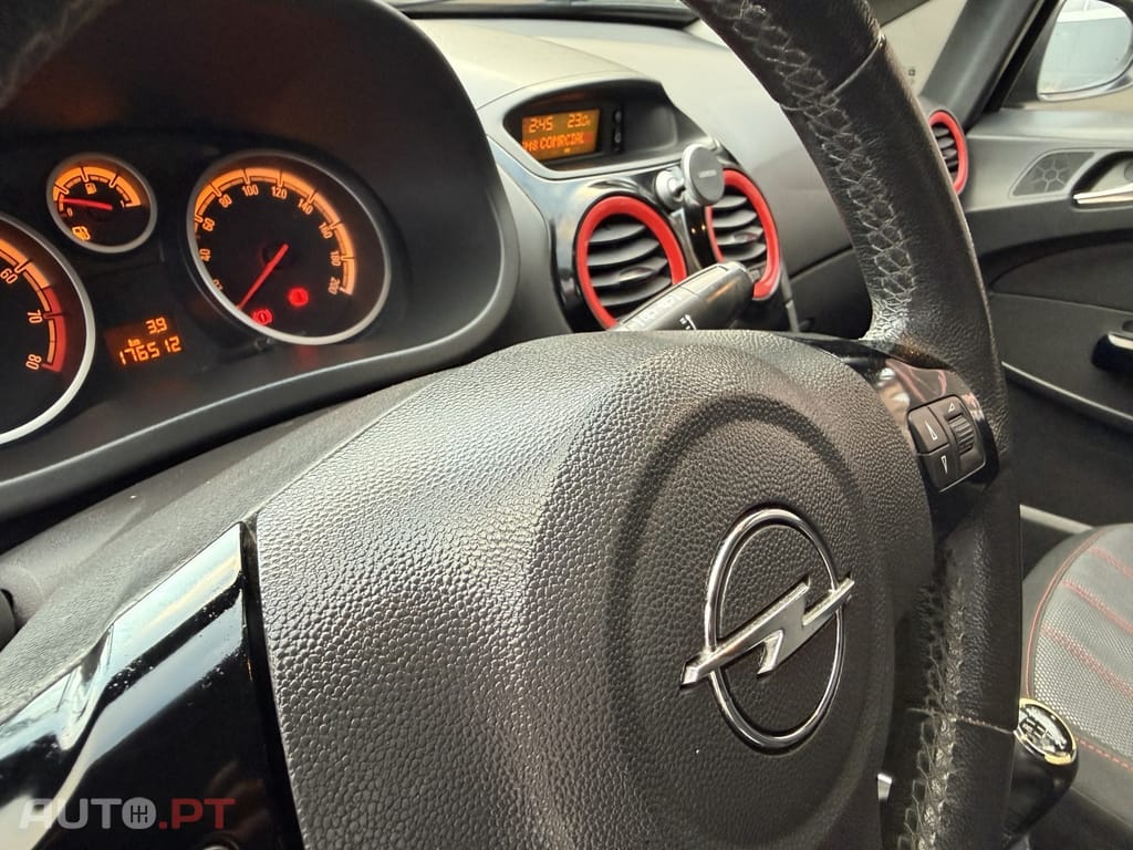 Opel Corsa 1.2 Black Edition
