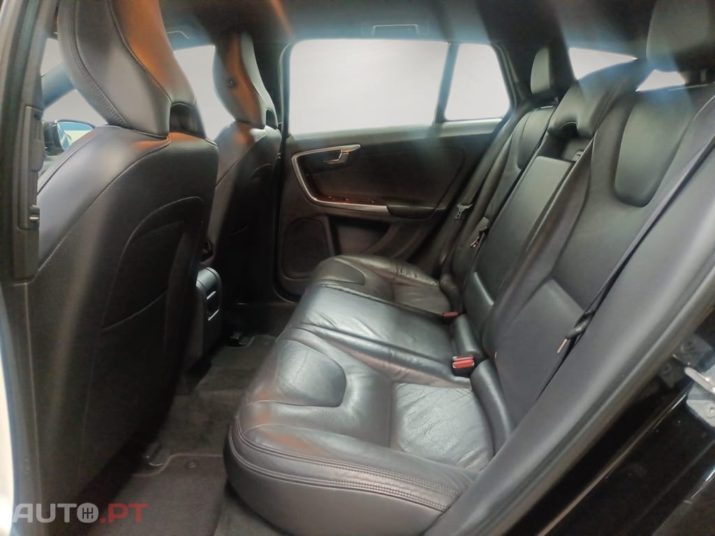 Volvo V60 2.4 D6 Momentum AWD Phev