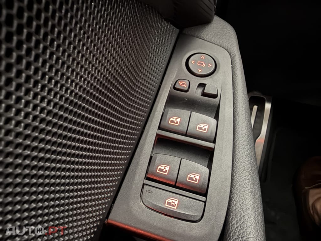 BMW 118 i Pack Desportivo M Auto