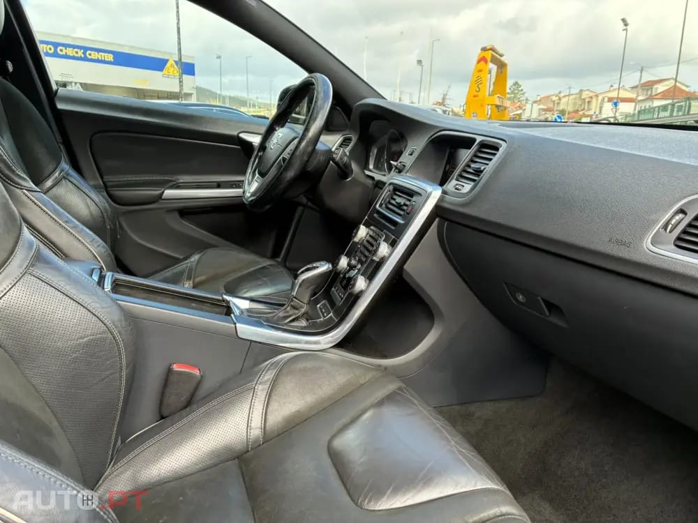 Volvo V60 2.4 D6 R-Design Momentum AWD Phev