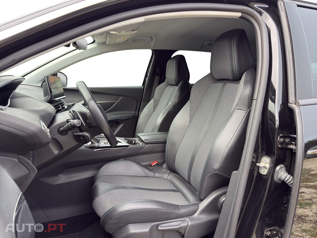 Peugeot 3008 Hybrid 225 e-EAT8 Allure