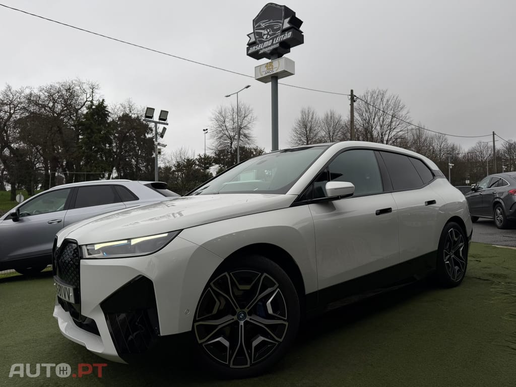 BMW iX xDrive 40 Pack Desportivo
