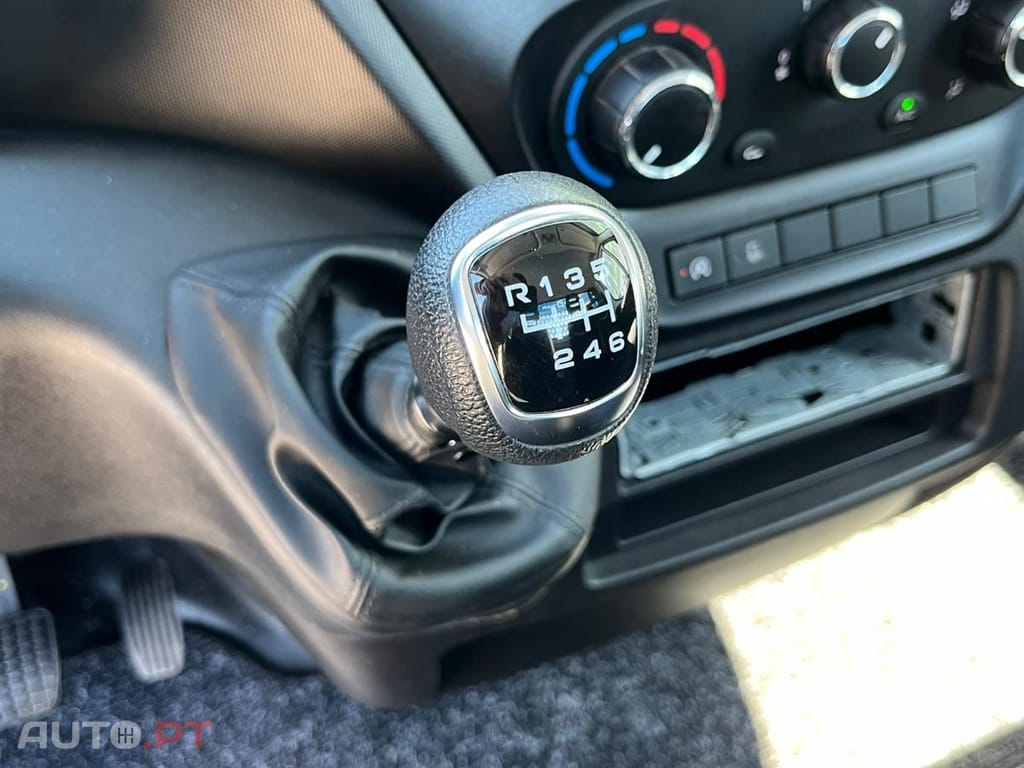 Iveco Daily BASCULA TRILATERAL