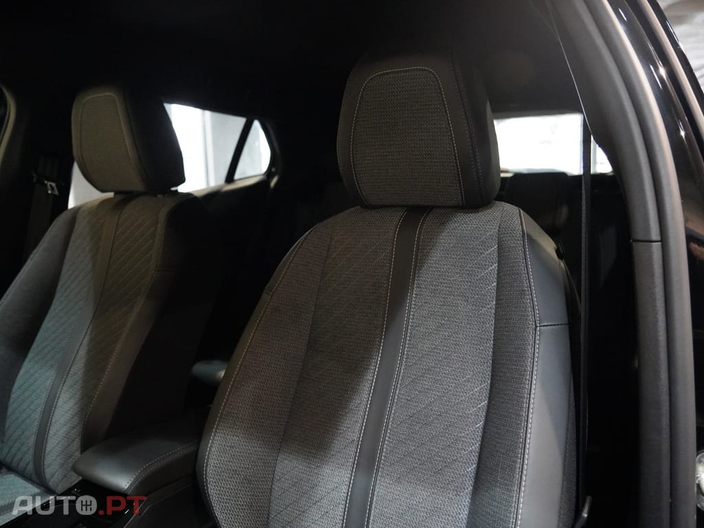 Peugeot 2008 1.2 Hybrid Allure e-DCS6