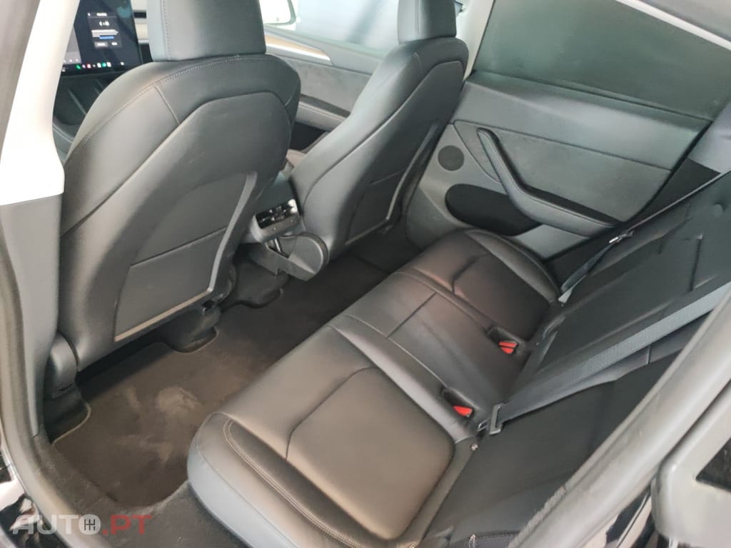Tesla Model Y RWD