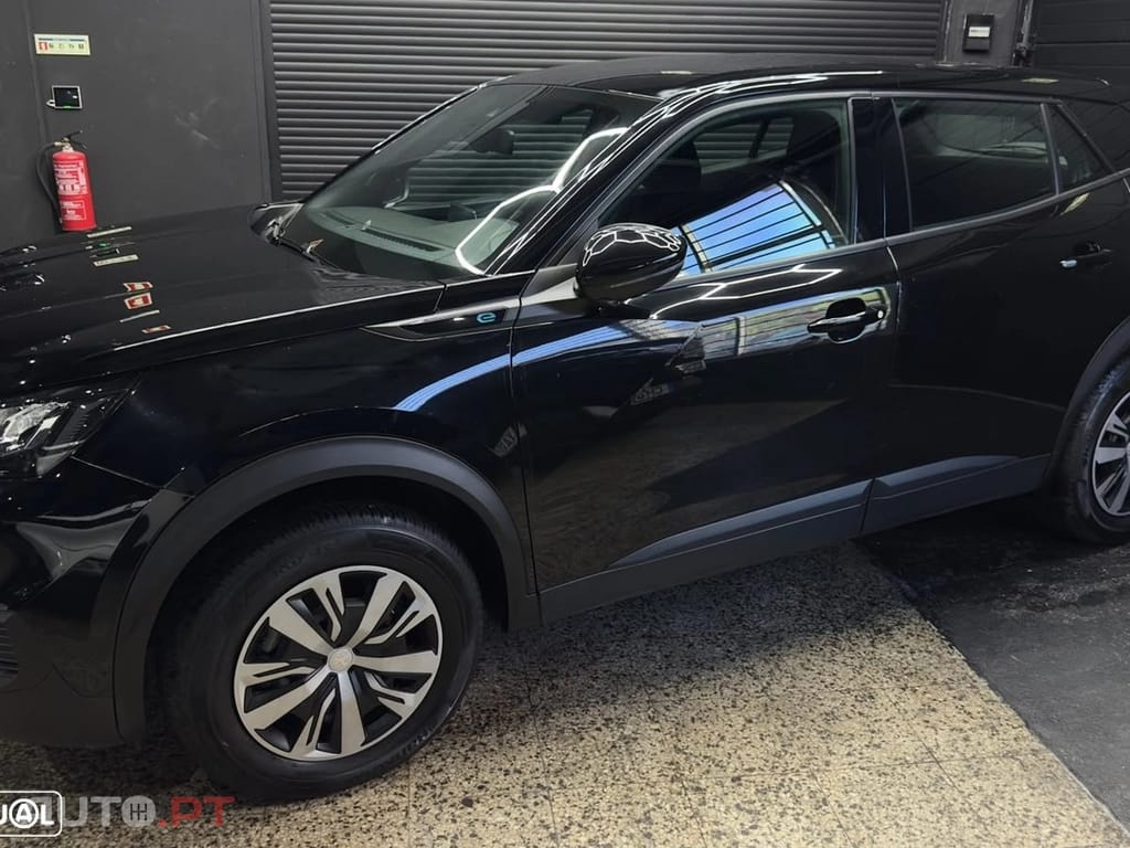 Peugeot E-2008 Active