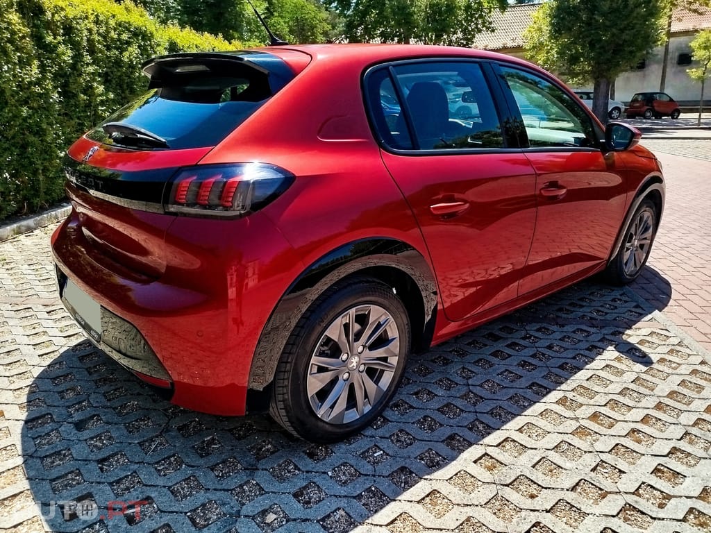 Peugeot 208 Allure 50 kWh 136cv