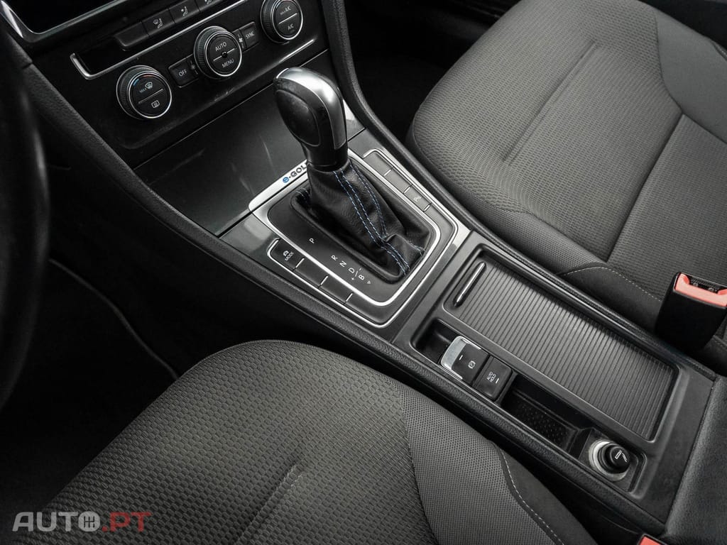 Volkswagen e-Golf AC/DC