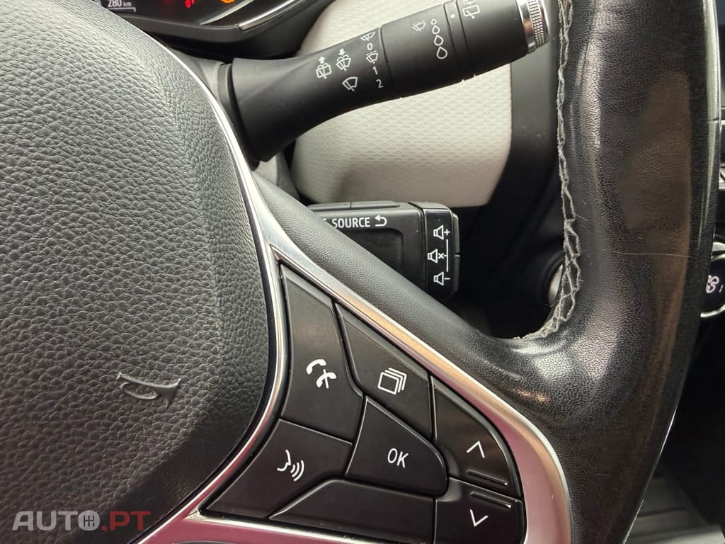 Renault Clio 1.6 E-Tech Intens