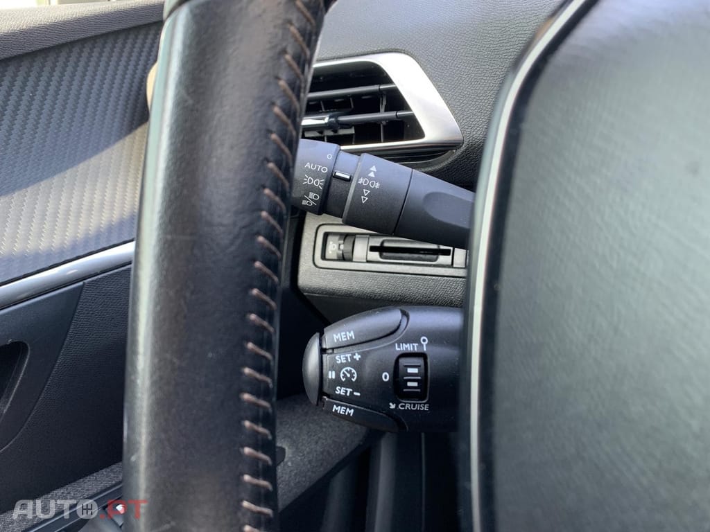 Peugeot 3008 1.5 BlueHDi Active