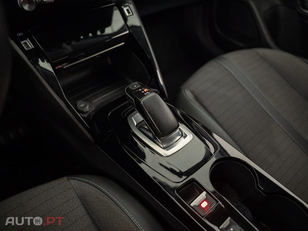 Peugeot E-2008 50 kWh Allure Pack