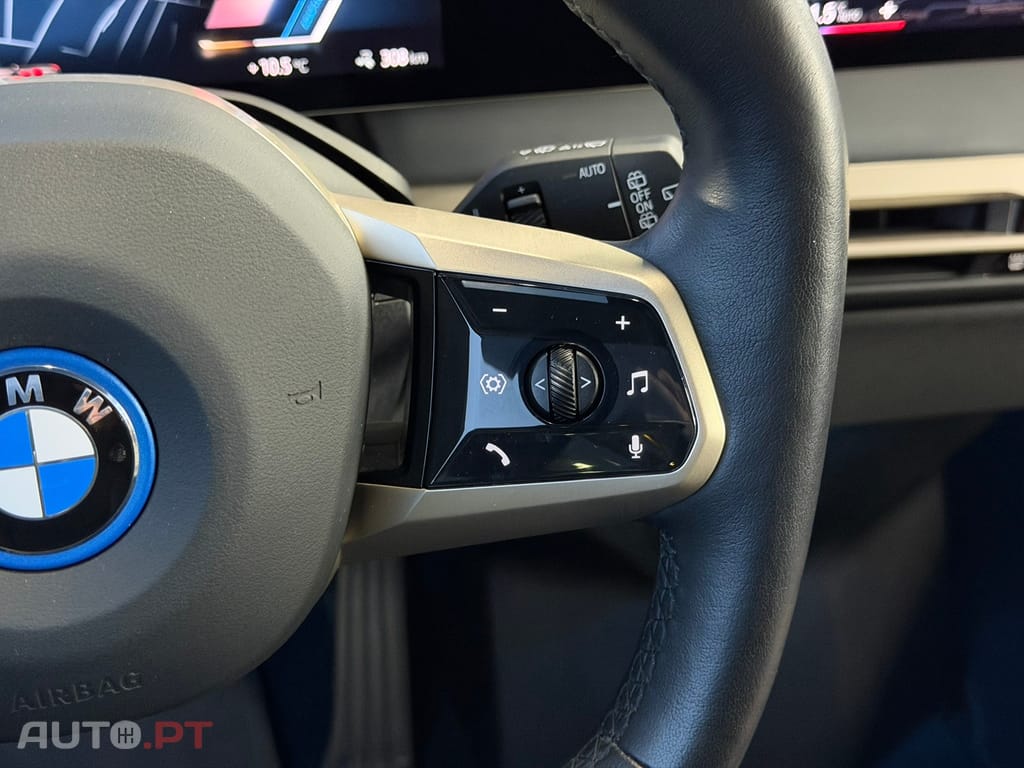 BMW iX xDrive 40 Pack Desportivo