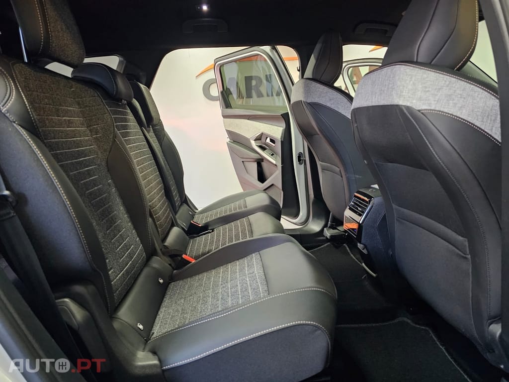 Peugeot 5008 ALLURE HYBRID E-DCS6