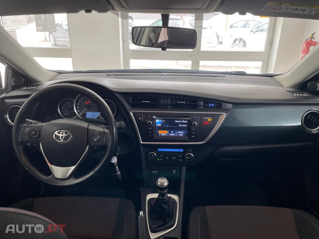 Toyota Auris 1.4 D-4D Exclusive+P.Sport
