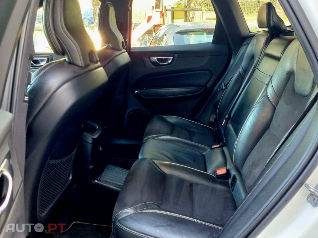 Volvo XC60 2.0 T8 PHEV R-Design AWD