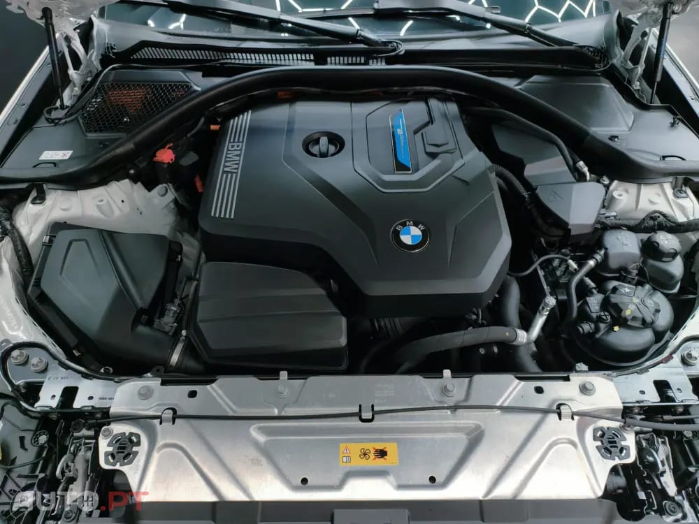 BMW 330 e Pack Desportivo M Pro Auto