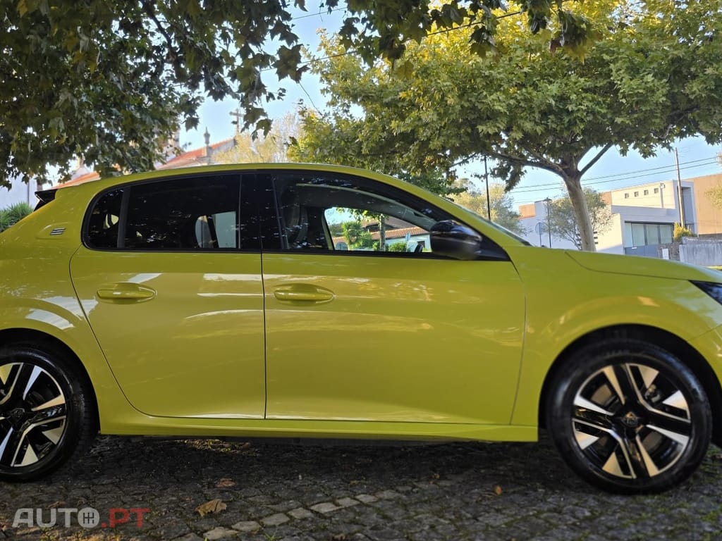 Peugeot E-208 50 kWh Allure Pack