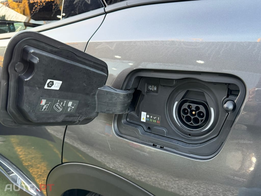 Peugeot 3008 1.6 Hybrid Allure e-EAT8