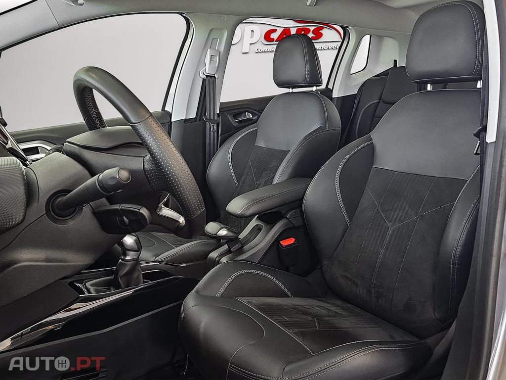 Peugeot 2008 1.2 PureTech Crossway