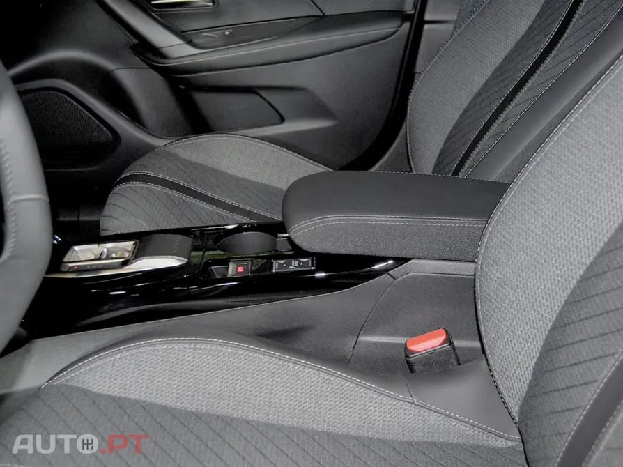 Peugeot 2008 1.2 Hybrid Allure e-DCS6