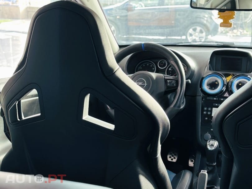 Opel Corsa 1.6 Turbo OPC