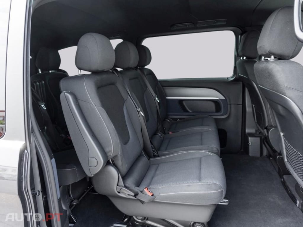 Mercedes-Benz EQV 300 Long MBUX Navi I.V.A DEDUTÍVEL 