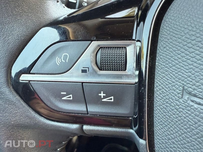 Peugeot 2008 1.5 BlueHDi Allure Pack