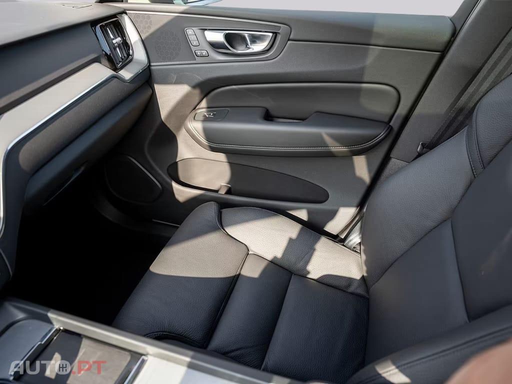 Volvo XC60 T8 Plus AWD  I.V.A DEDUTIVEL