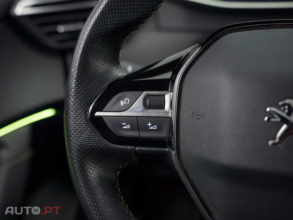 Peugeot E-2008 50 kWh GT