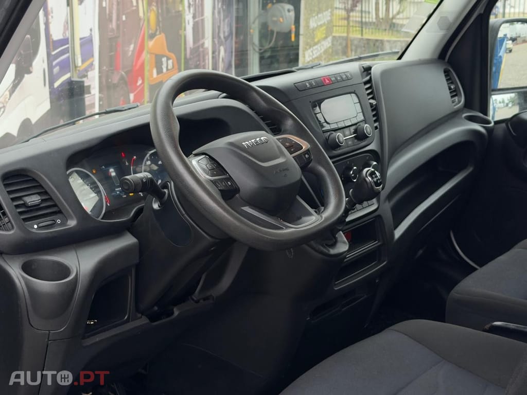 Iveco Daily BASCULA TRILATERAL
