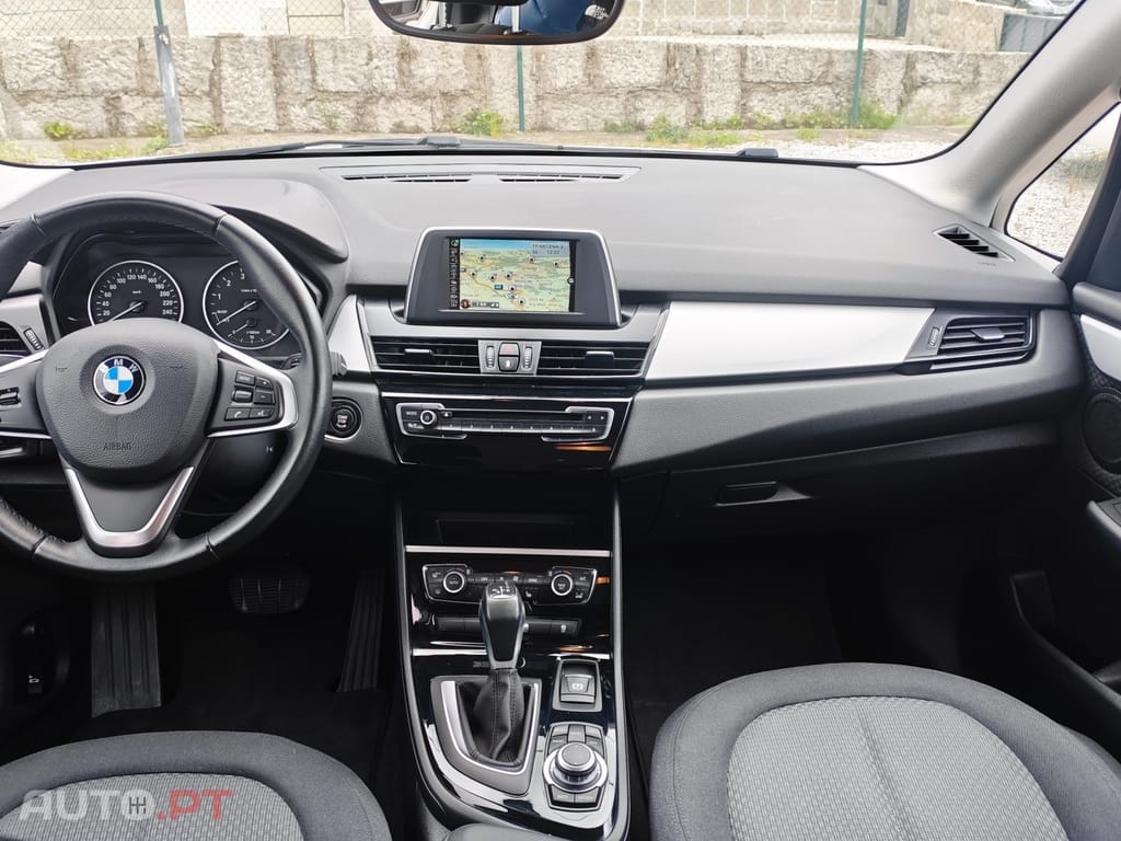 BMW 218 i Auto
