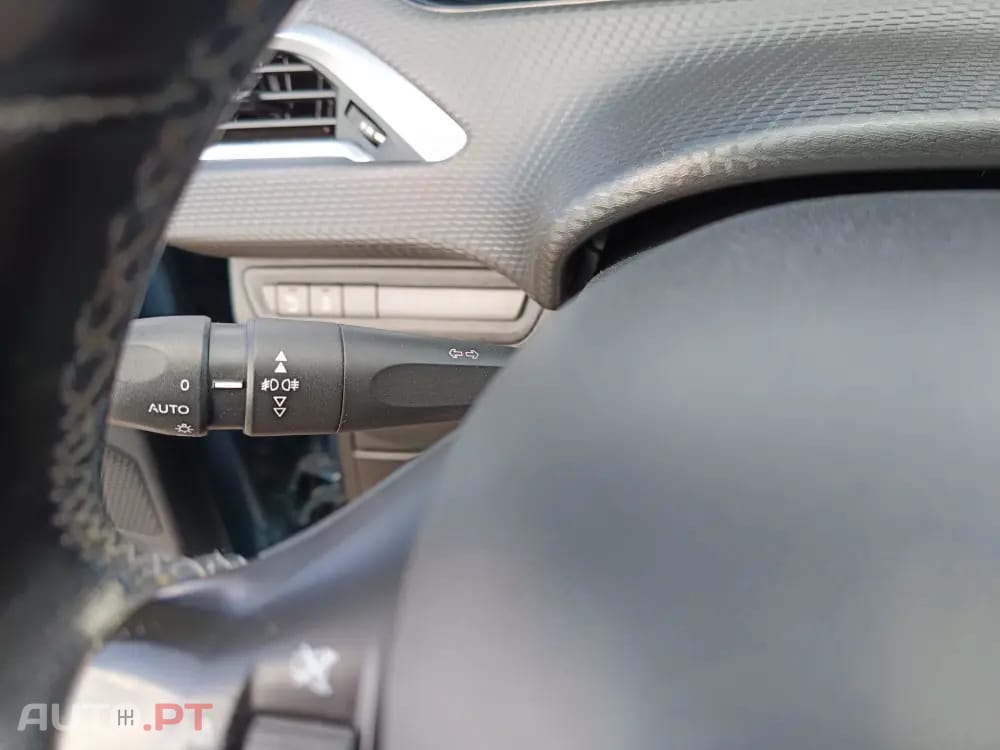 Peugeot 2008 1.2 VTi Active