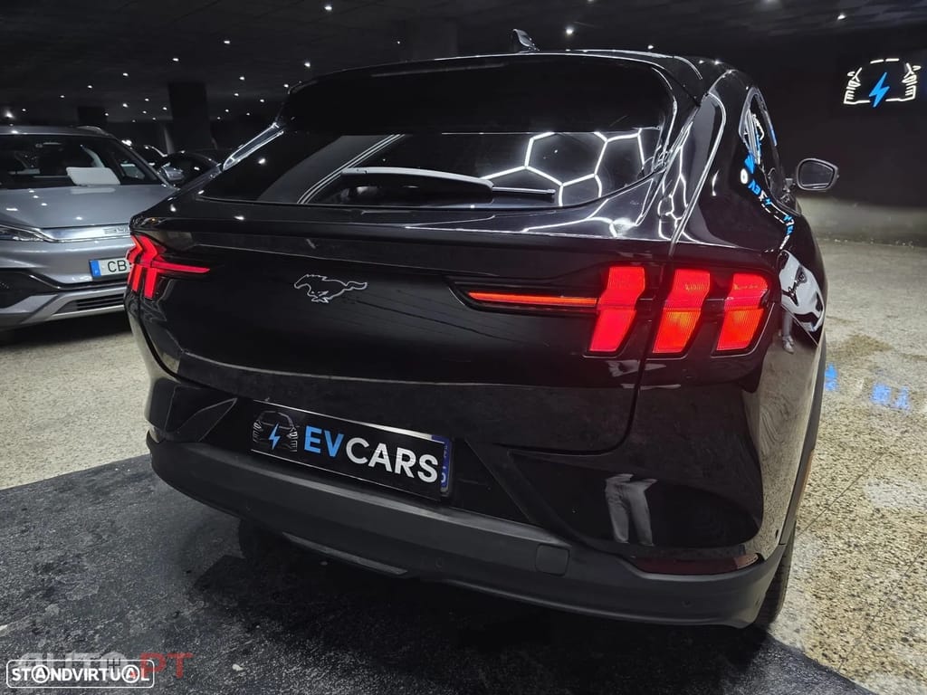 Ford Mustang Mach-E 75.7 kWh Base