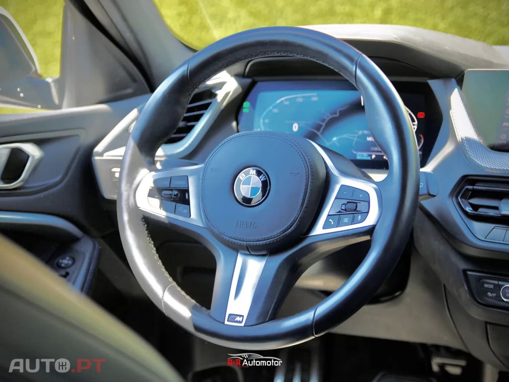 BMW 118 i Pack Desportivo M Auto