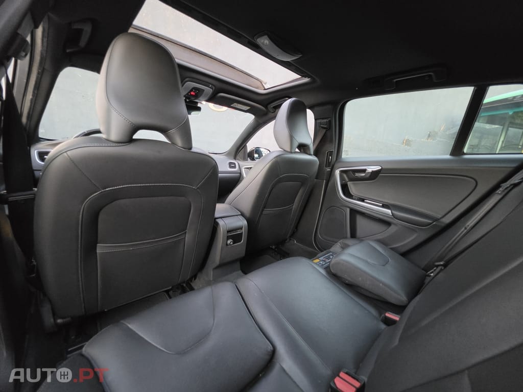 Volvo V60 Cross Country 2.0 D3 Summum Geartronic