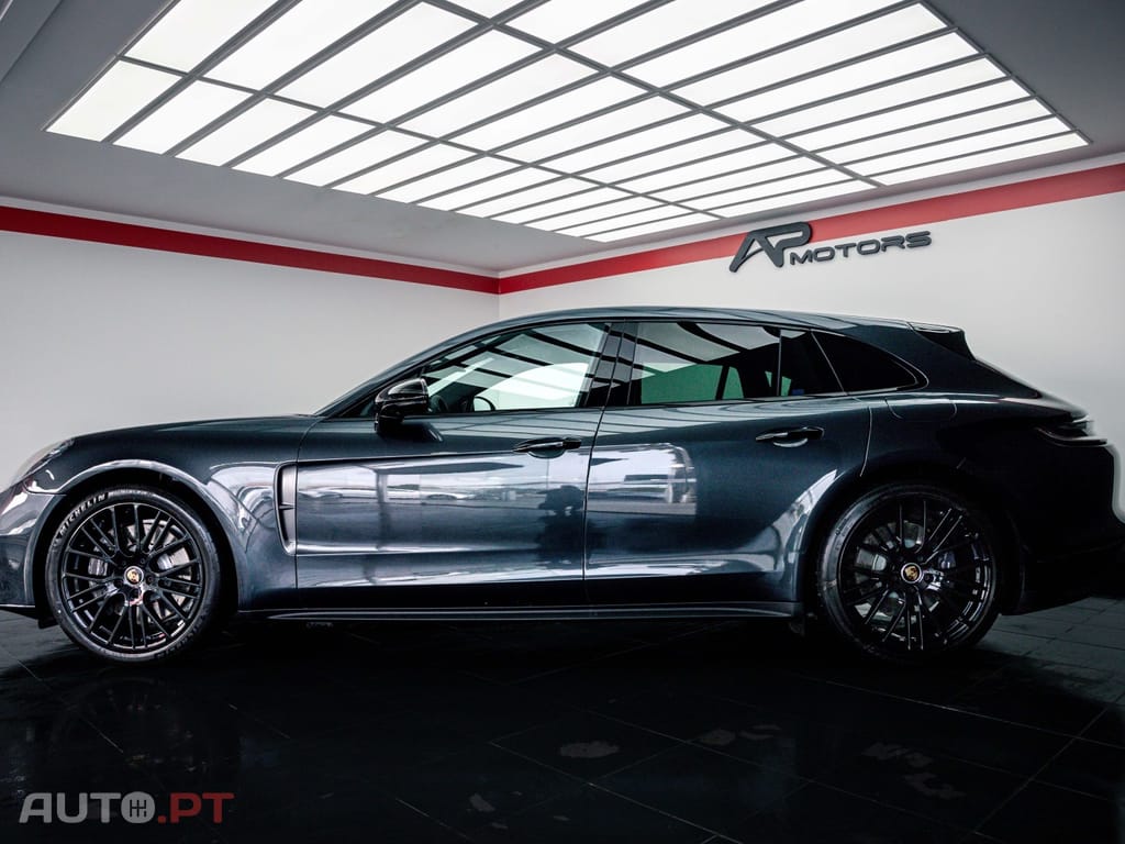 Porsche Panamera 4 E-Hybrid Platinum Edition