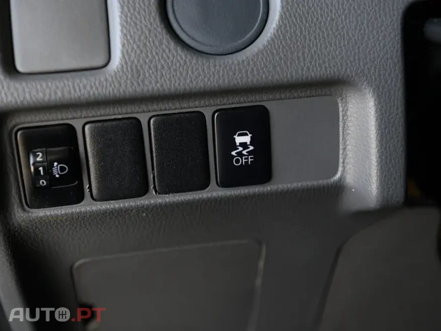 Mitsubishi L200 2.4 DI-D CD Invite 4WD