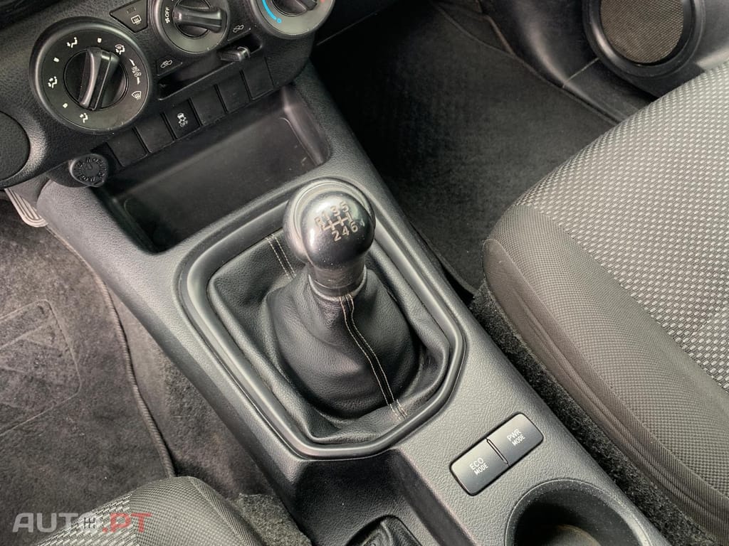 Toyota Hilux 2.4 D-4D 2WD CD