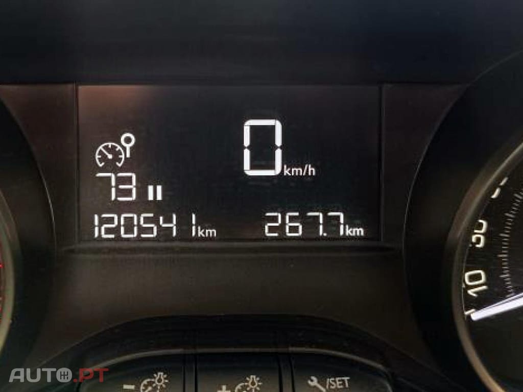 Peugeot 208 1.5 BlueHDi - IVA Dedutível