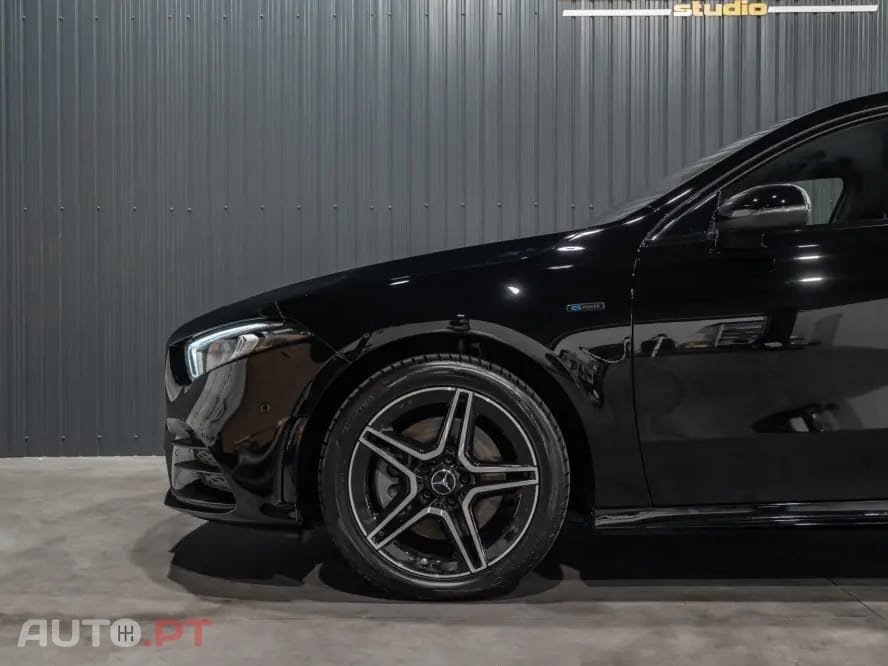 Mercedes-Benz A 250 e 8G-DCT AMG Line