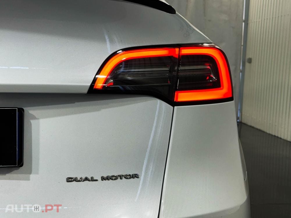 Tesla Model Y Long Range Dual Motor AWD